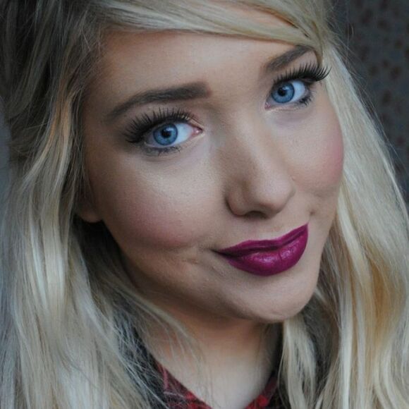 MAC Satin Lipstick in Rebel (Deep Bright Berry) - Picture 9 of 16